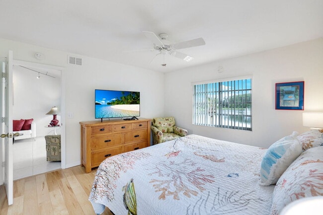 Building Photo - Furnished 2BR + Den Condo in Sapphire Lakes – Lake View, Amenities, 60-Day Minimum Stay