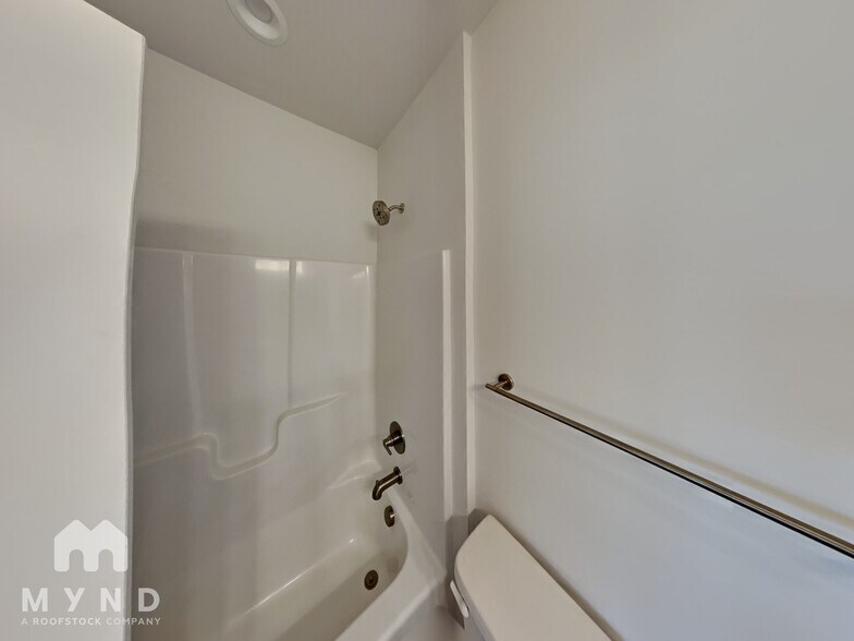 Building Photo - 203 S Skyland Dr