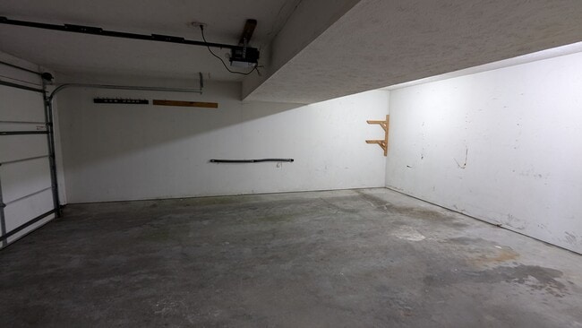 Building Photo - 3-bedroom raised ranch with finished basement and great flow