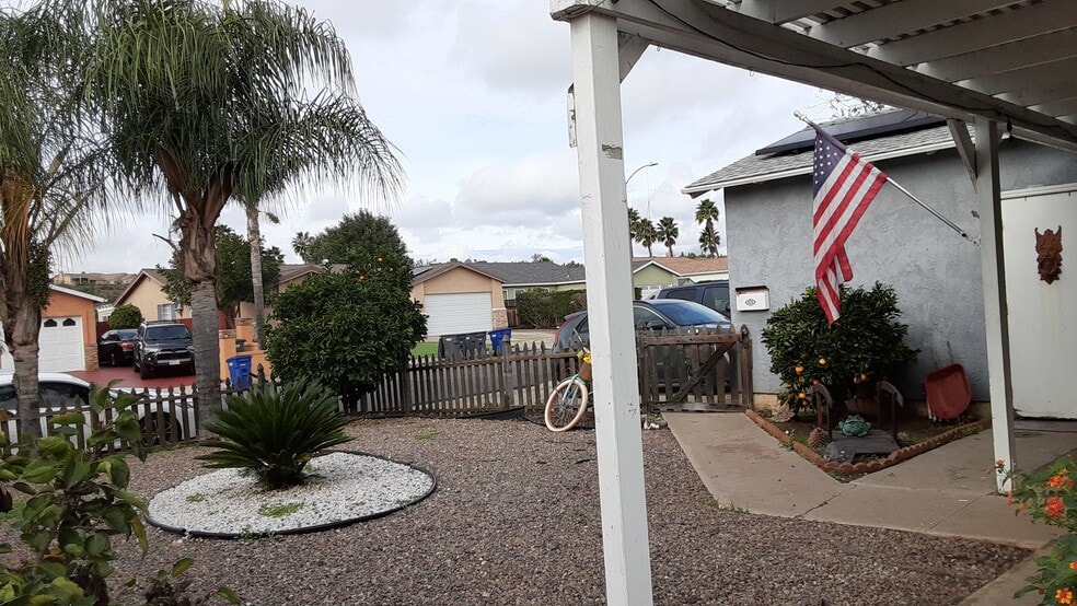 Building Photo - 15157 Jenell St