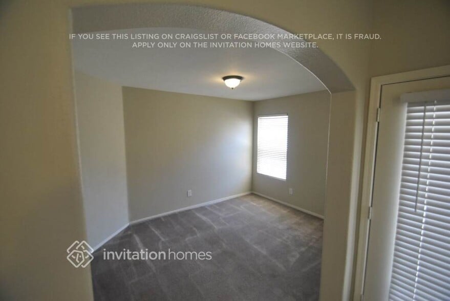 Building Photo - 12809 W Roanoke Ave