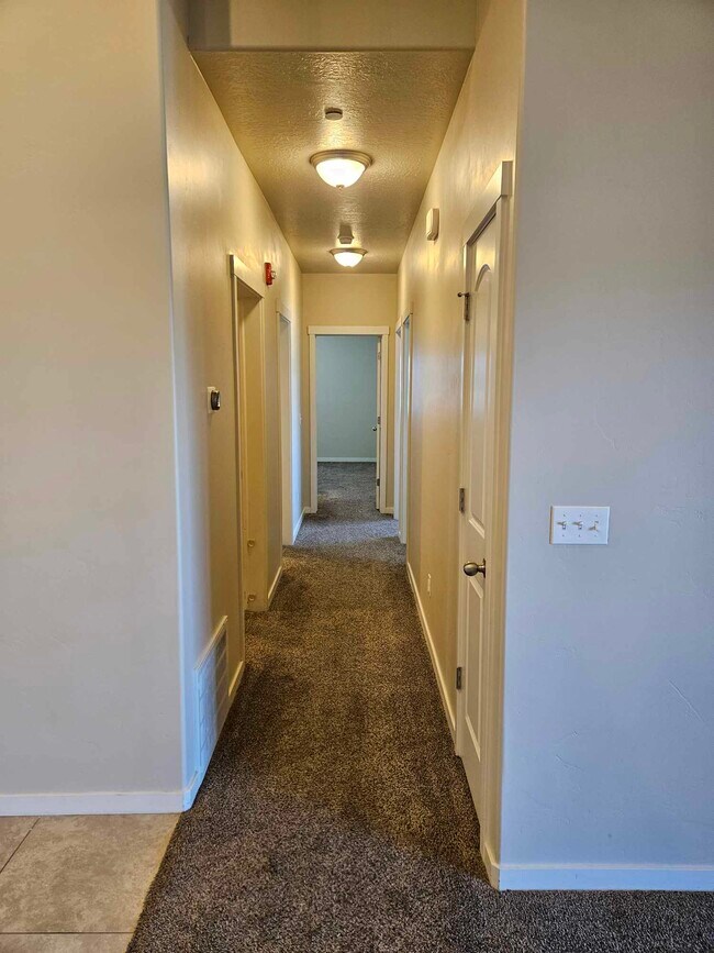 Building Photo - 203 Jordan Ridge Boulevard