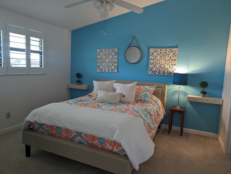 Building Photo - 11650 Capri Cir S