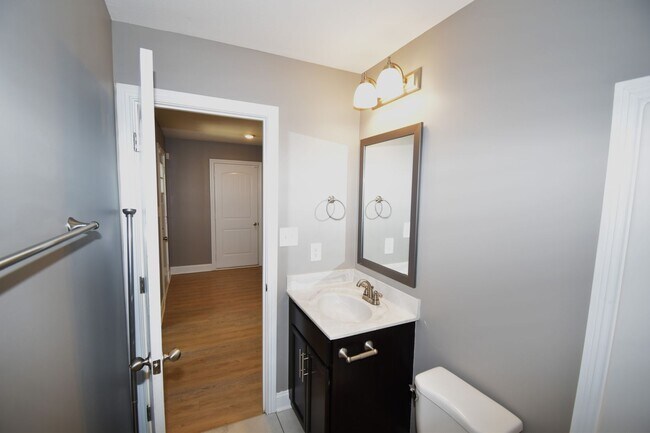 Building Photo - 3 Bedroom Pet Friendly Home For Rent in Chalet Hills!