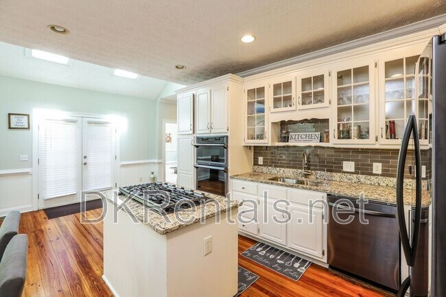 Building Photo - 4775 Jones Rd