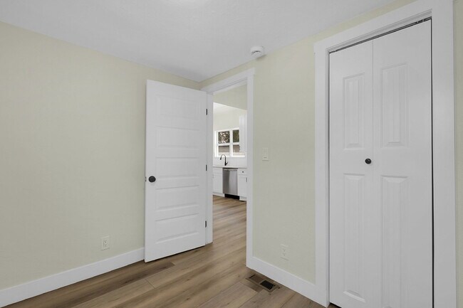 Building Photo - $2,295 - 2 Bed, 1 Bath Newly Renovated Hom...
