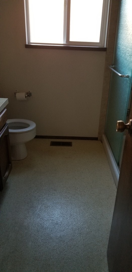 Building Photo - 3 bedroom, 2 bathroom home in well established neighborhood.