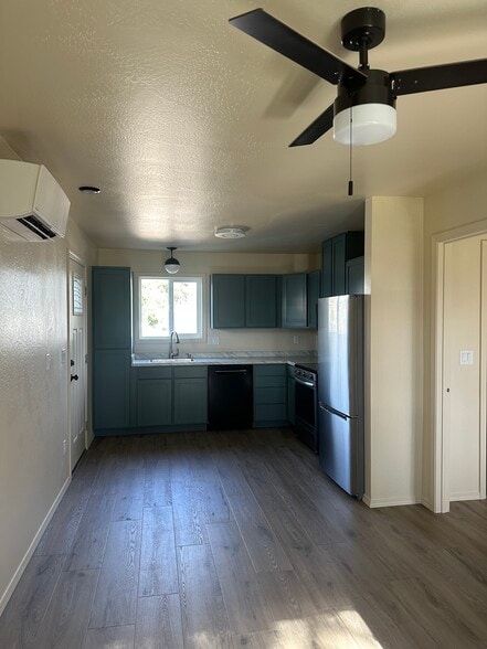 Building Photo - 117 C St