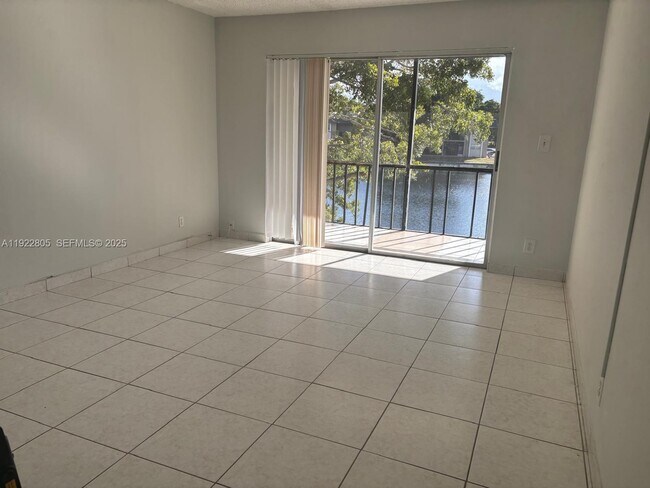 Building Photo - 7920 N Colony Cir