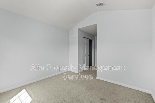 Building Photo - 6881 Woody Vine Dr
