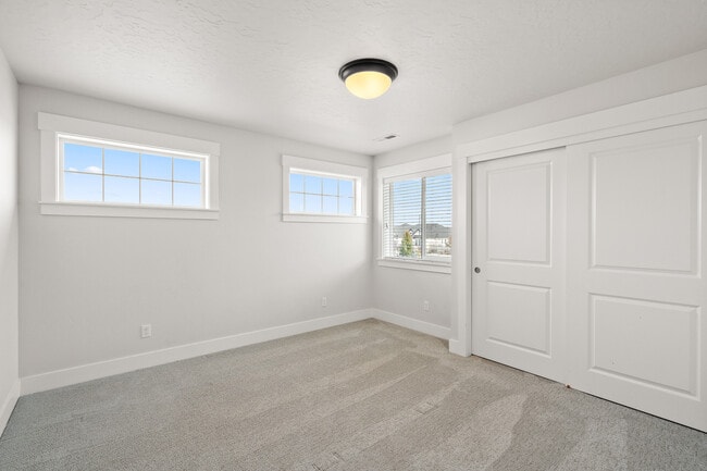 Building Photo - 4269 W Ravenna St