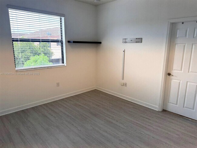 Building Photo - 3354 SE 1st Ct