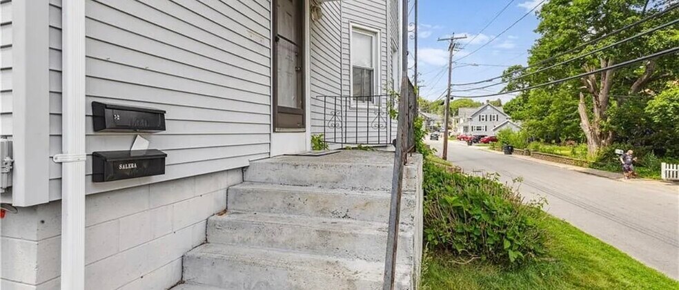 Building Photo - 10 Phenix Ave