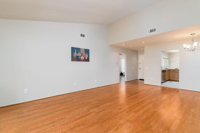 Building Photo - A beautiful Coranado II for Lease