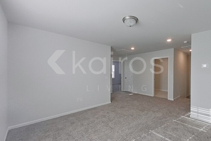 Building Photo - 301 Hemlock Ct