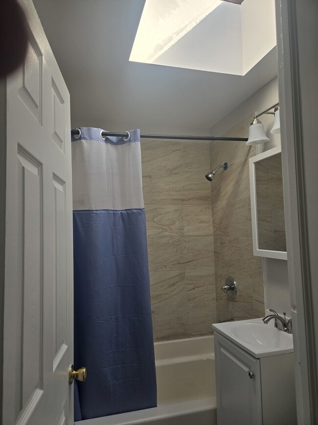 Building Photo - 8304 S Kedzie Ave