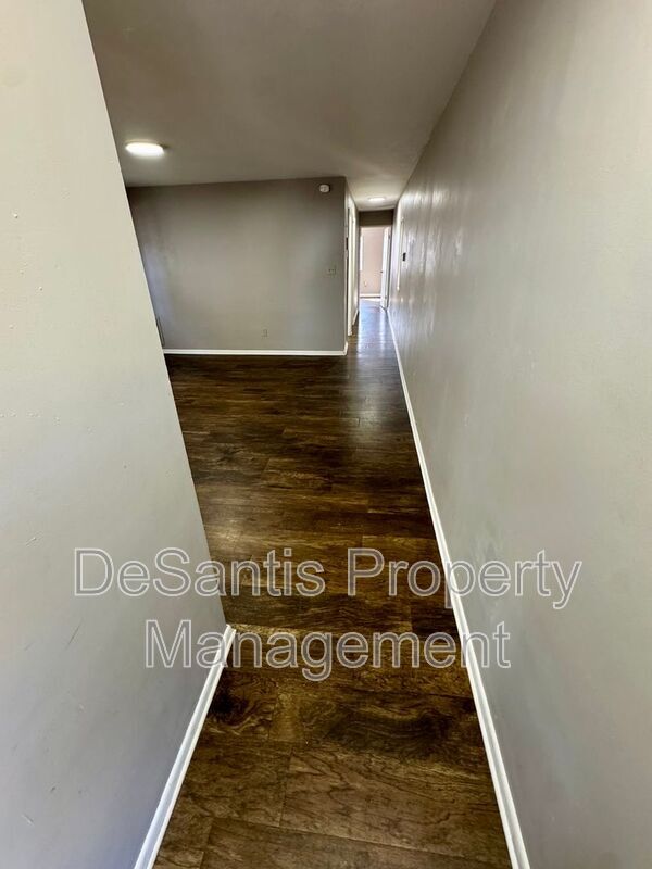 Building Photo - 542 5th Ave