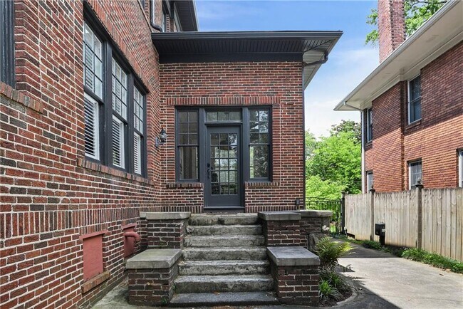 Building Photo - 635 Bonaventure Ave NE