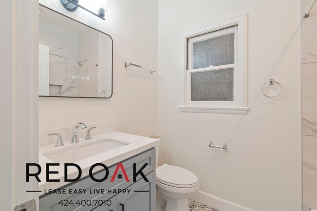 Building Photo - 2376 Portland St