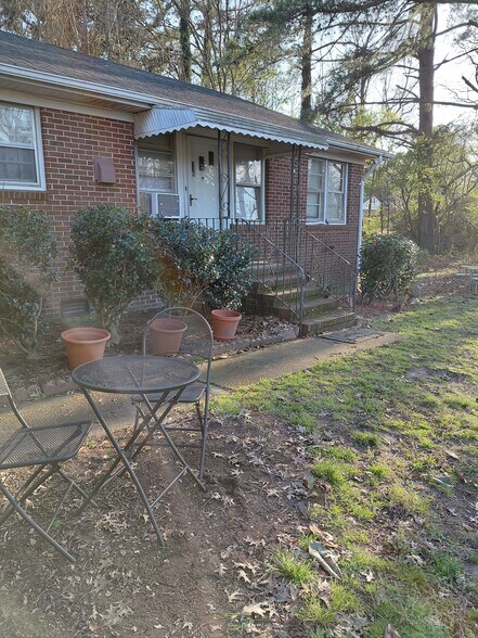 Your own private entrance - 901 Old Homestead Ln