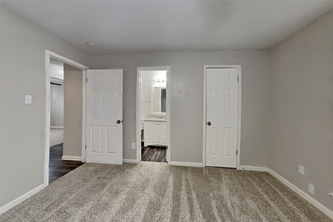 Building Photo - 11915 Fork Creek Dr