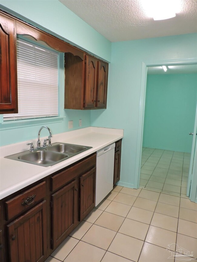 Building Photo - 1310 Pinnacle Dr