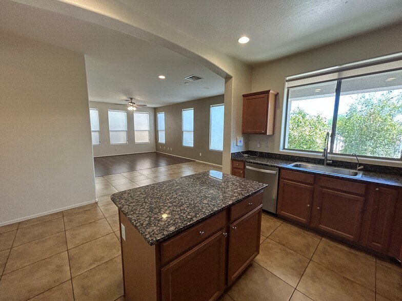 Building Photo - 3161 S Southwind Dr