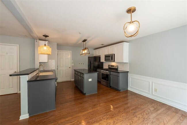 Building Photo - 331 Balaban Cir