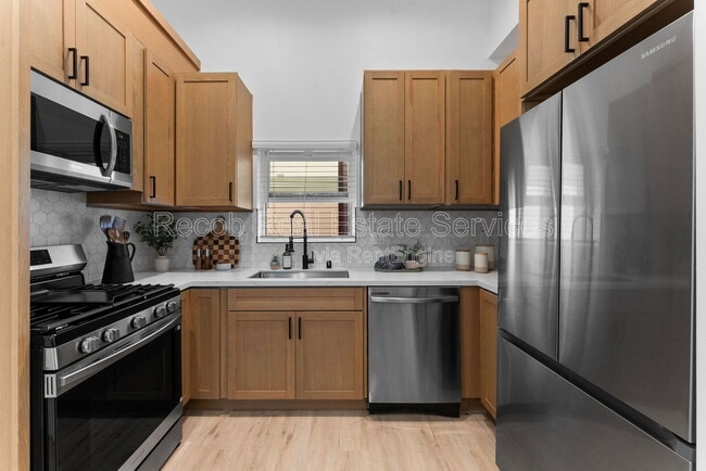 Building Photo - 6730 Mohawk St