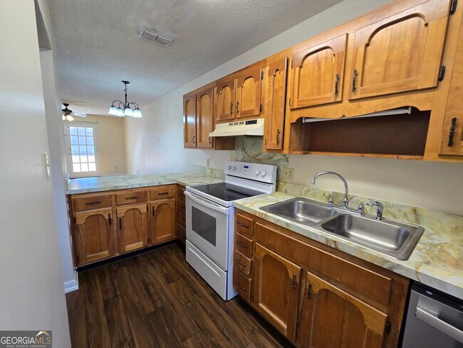 Building Photo - 416 S Ashley St