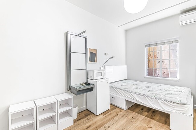 Interior Photo - 335 Pacific Avenue