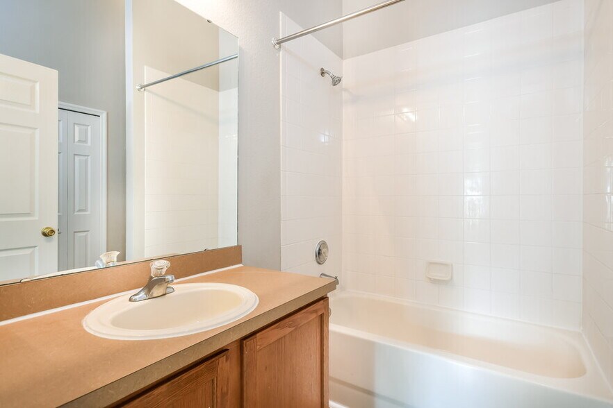 Building Photo - 515 Winthrop Pl