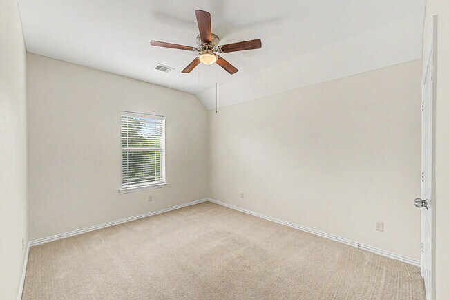 Building Photo - 2302 Blue Jay Ln