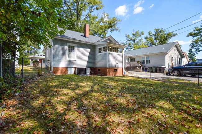 Building Photo - 542 E Black St
