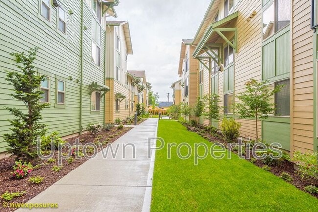 Building Photo - 4775 SW Franklin Ave