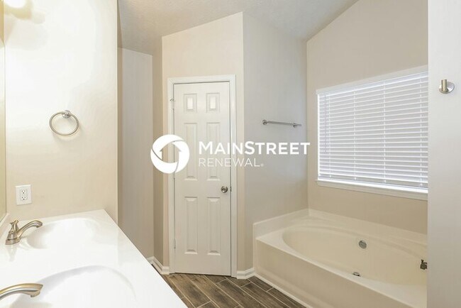 Building Photo - 5 Bedroom Pet-Friendly Home in ELLENWOOD, GA with Main Street Renewal