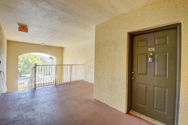 Building Photo - 6565 Emerald Dunes Dr