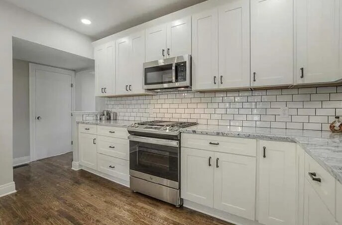 Building Photo - 36 W 58th St