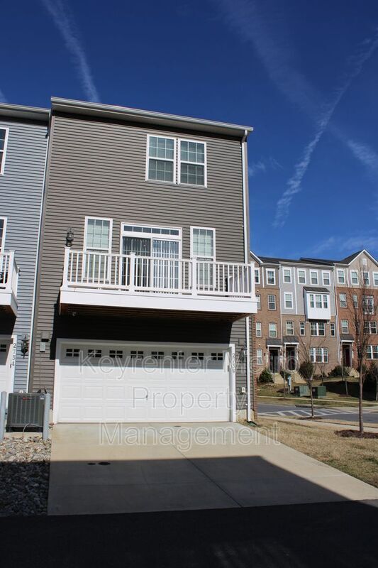 Building Photo - 2736 Pinebrook Rd