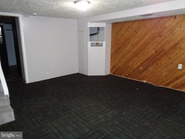 Building Photo - 2245 Graythorn Rd