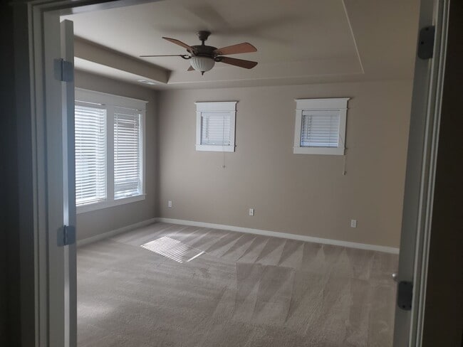 Building Photo - SW Bend - 3 Bed 2.5 Bath -Fenced-Corner lo...