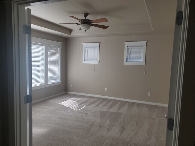 Building Photo - SW Bend - 3 Bed 2.5 Bath -Fenced-Corner lot-Amenities