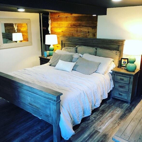 Building Photo - 1872 Seminole Dr