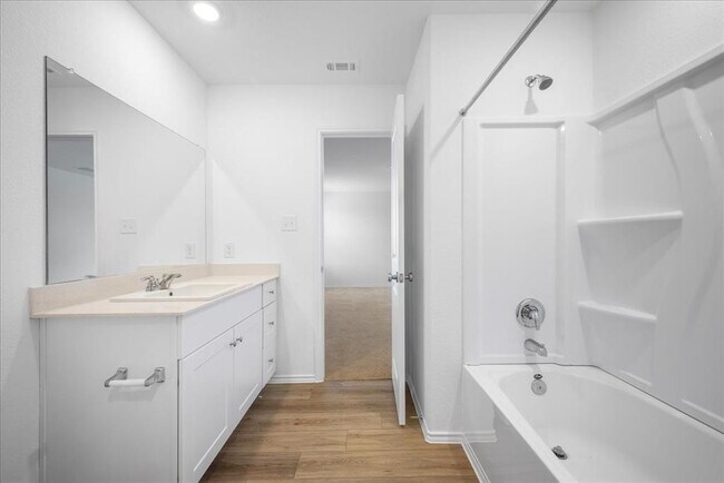 Building Photo - 220 California Bnd