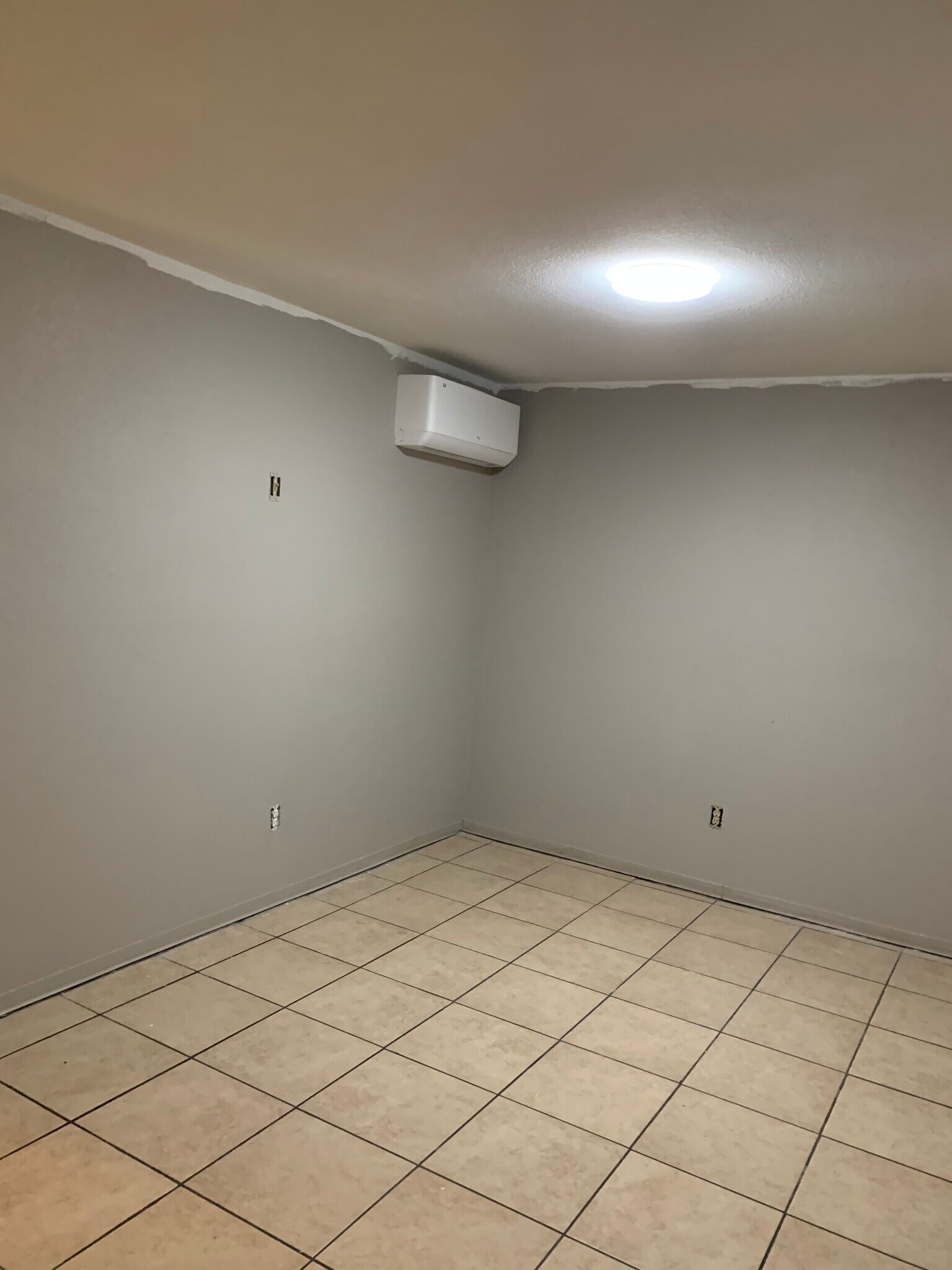 Building Photo - 250 N Hargrave St