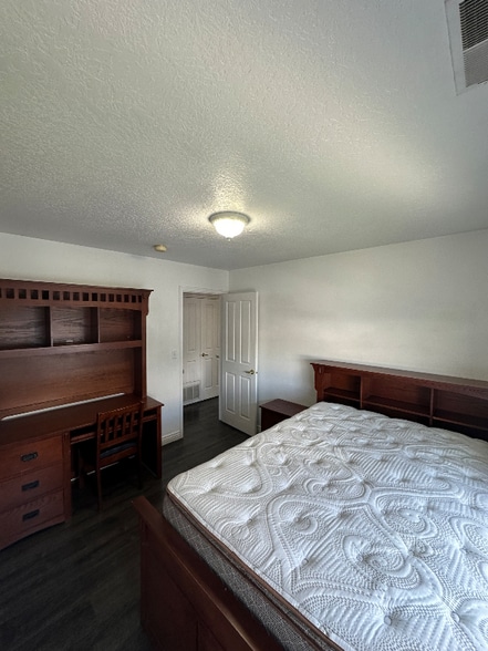 Building Photo - 1559 N 550 W