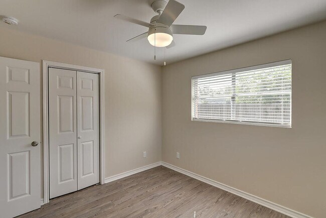 Building Photo - 1106 Bradshaw Dr