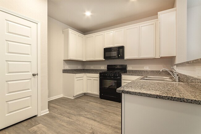 Building Photo - 14717 Pinion Ct
