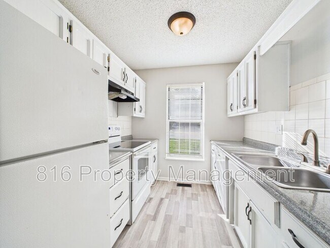 Building Photo - 7941 NW 79th Pl