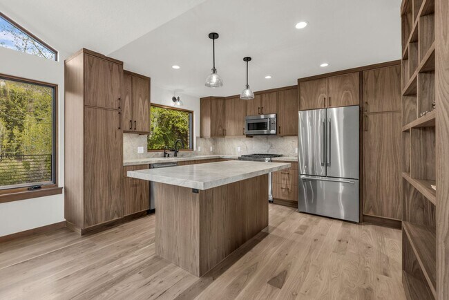 Building Photo - Pinebrook Luxury Remodeled Home